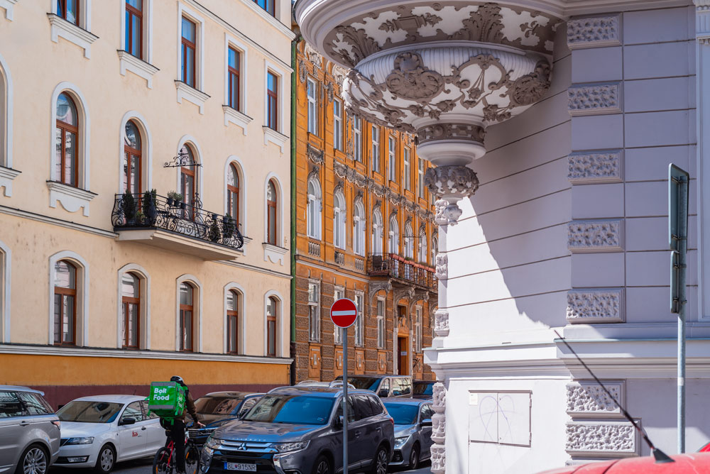 How to do a photo walk - Bratislava streets, old town.