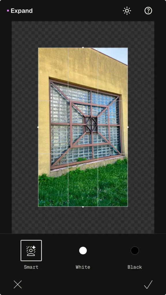 Snapseed Expand tool